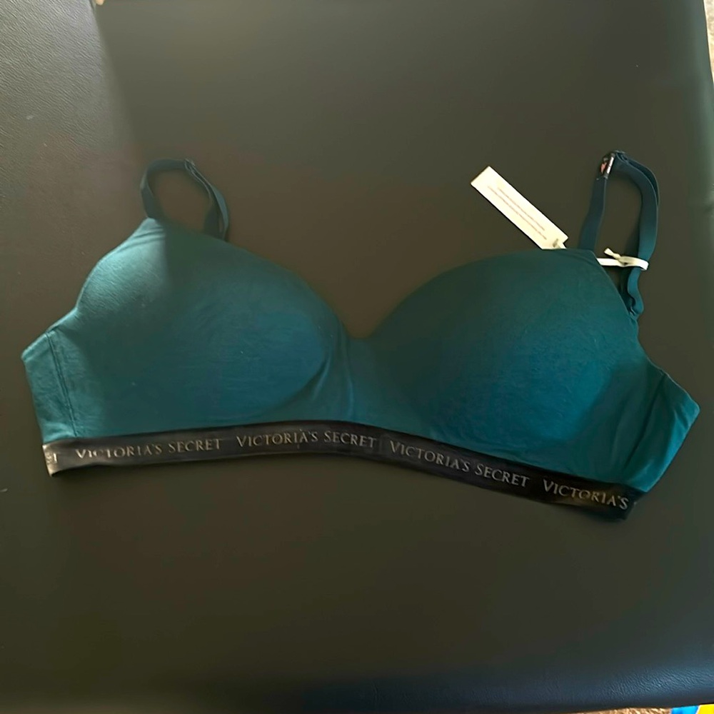 Victoria’s Secret T-shirt emerald green lounge bra.